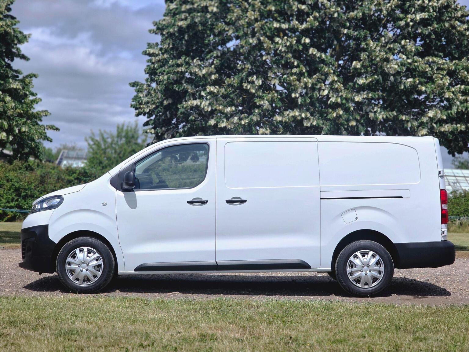 2022 Vauxhall Vivaro image 18