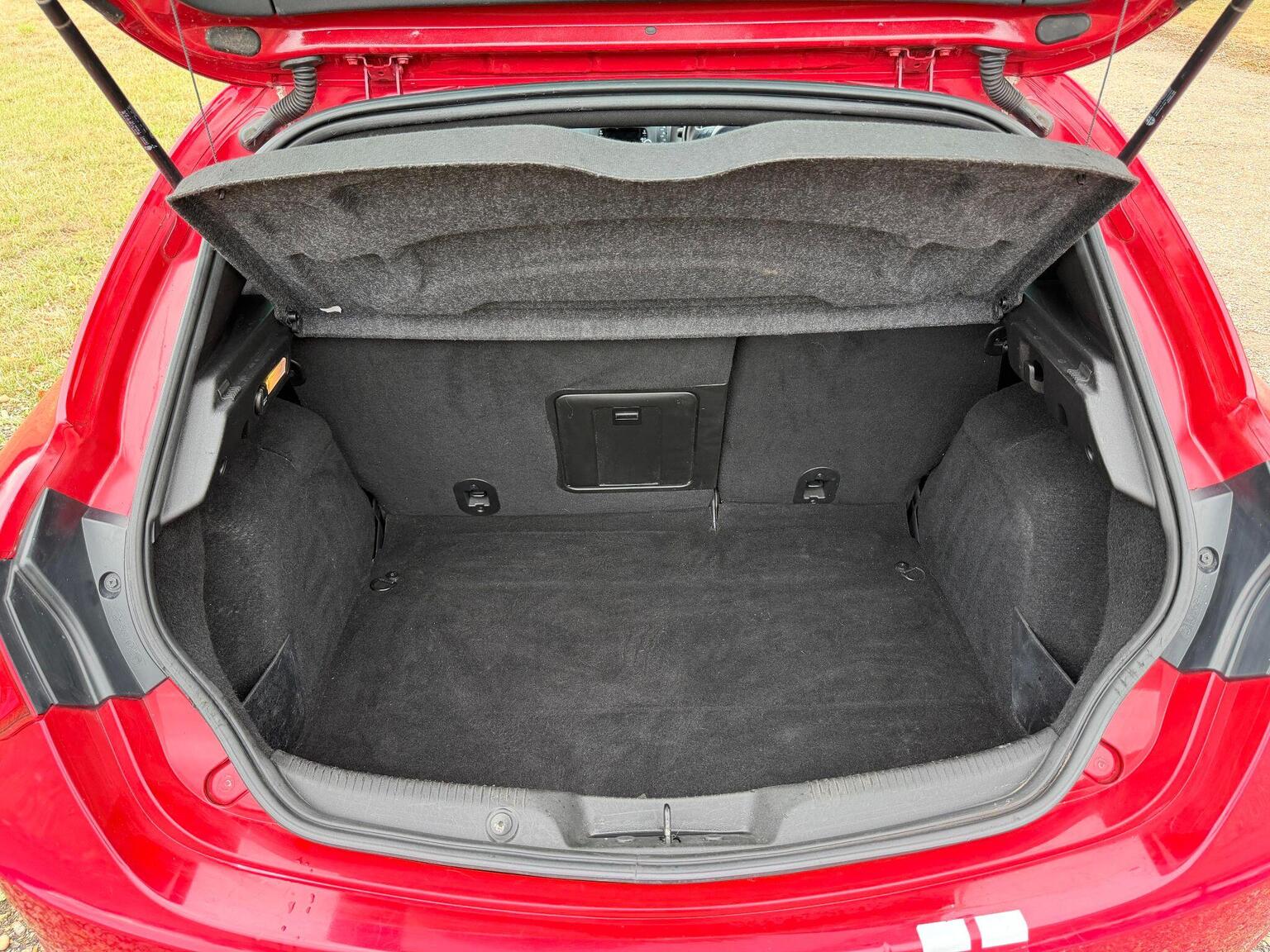 2014 Alfa Romeo Giulietta image 48