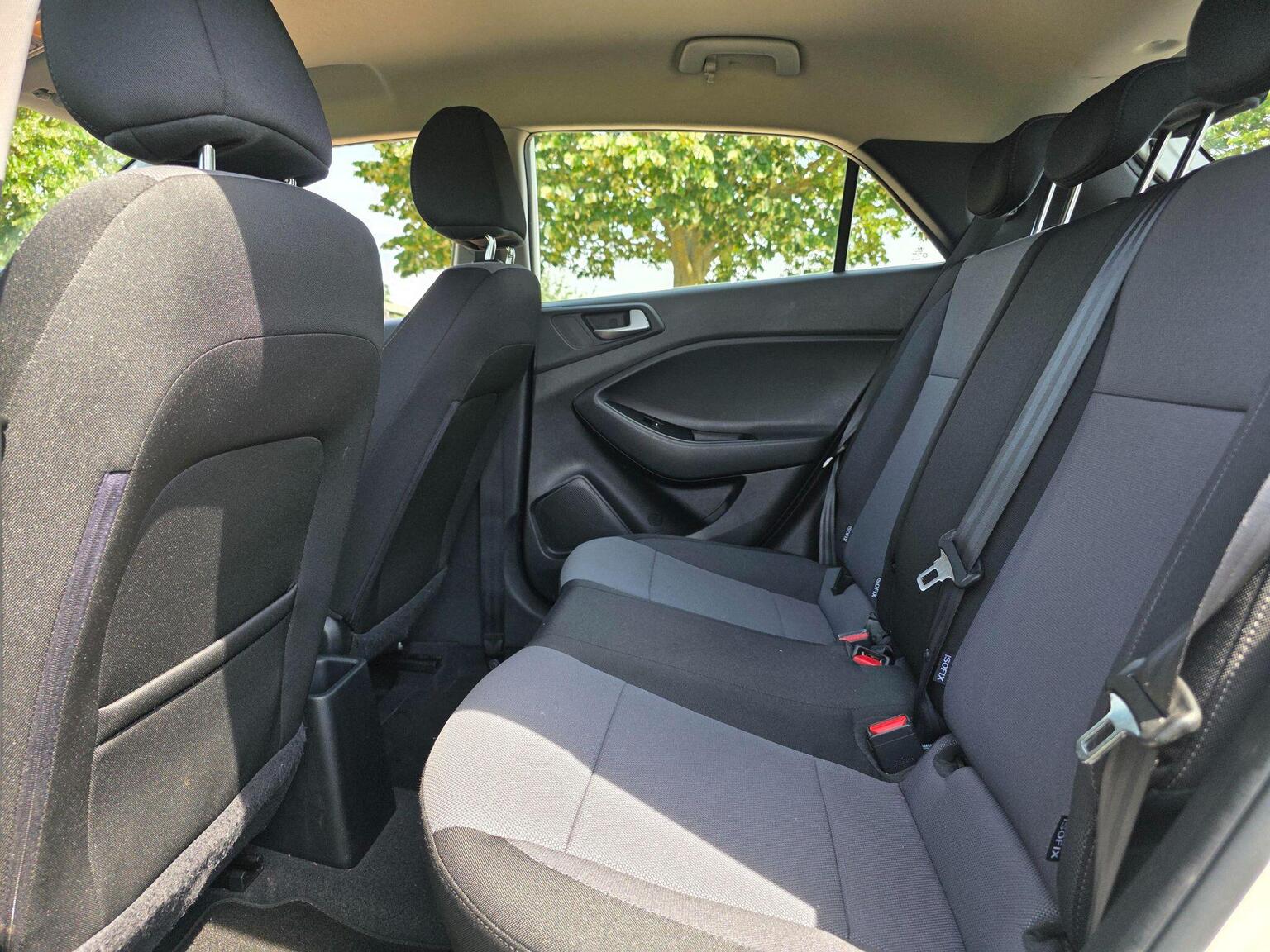2018 Hyundai i20 image 26