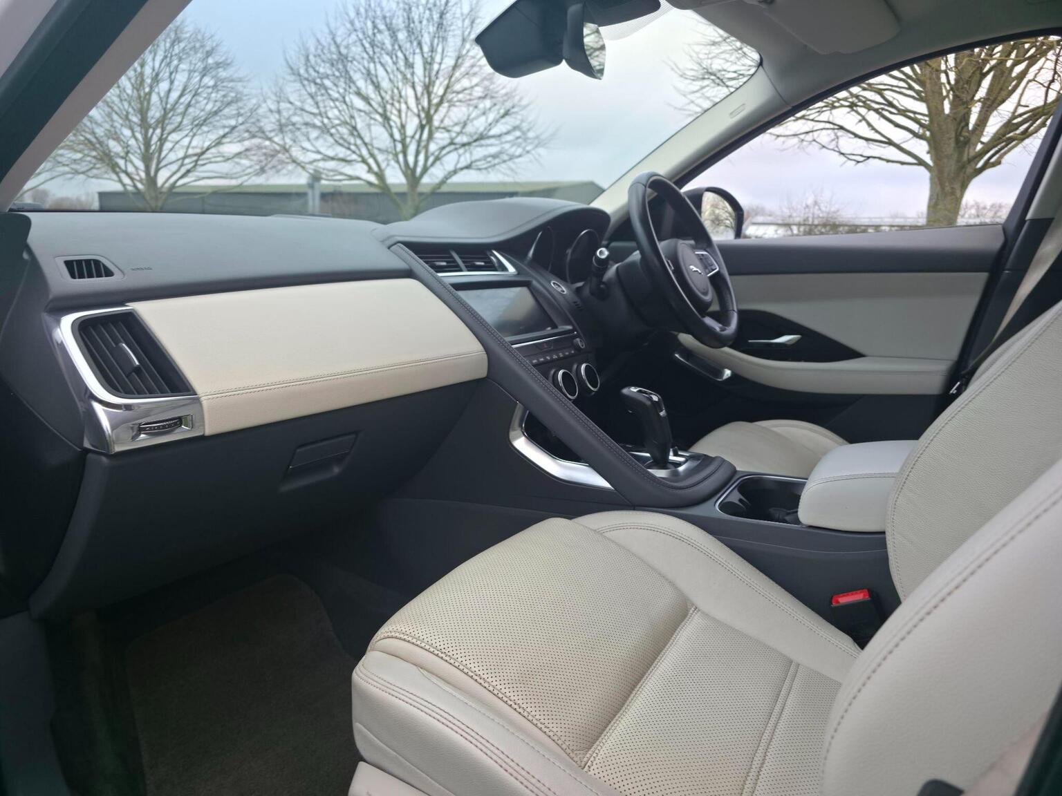 2018 Jaguar E-PACE image 29