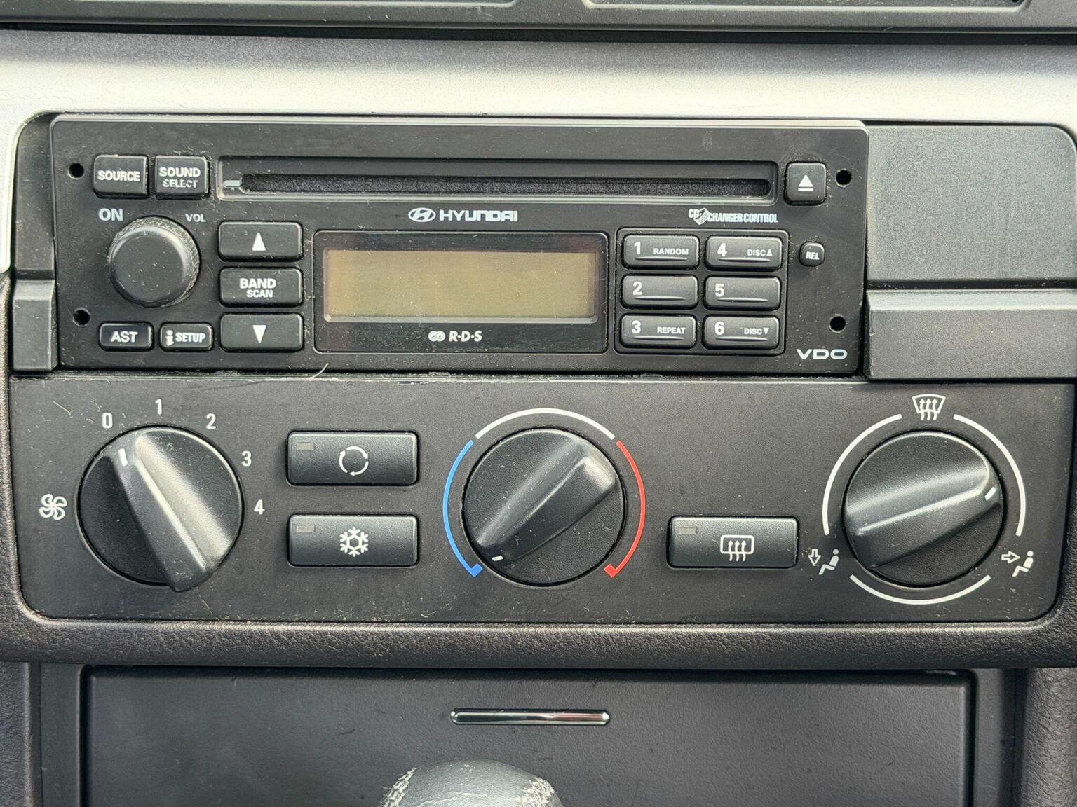 2004 BMW 3 Series image 29