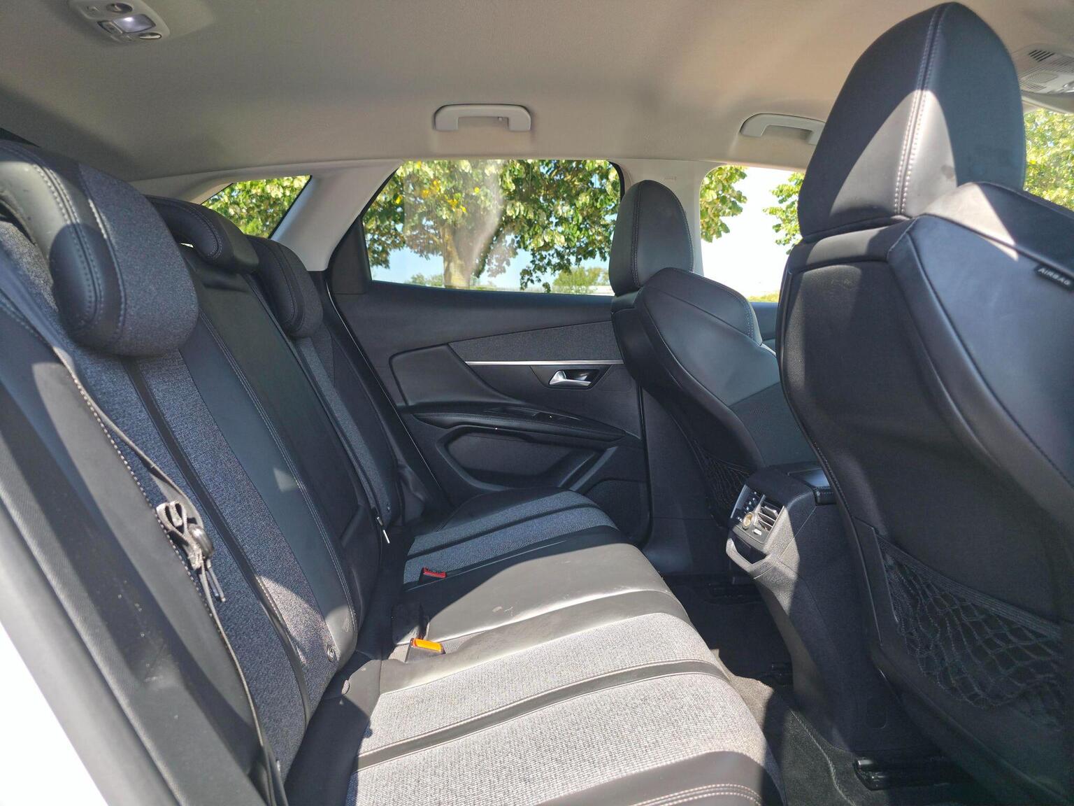 2017 Peugeot 3008 image 24