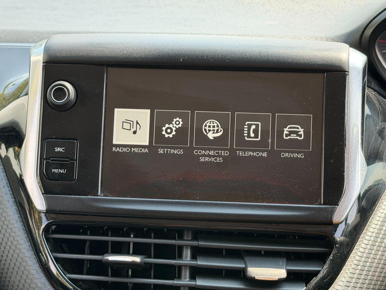 2015 Peugeot 208 image 41