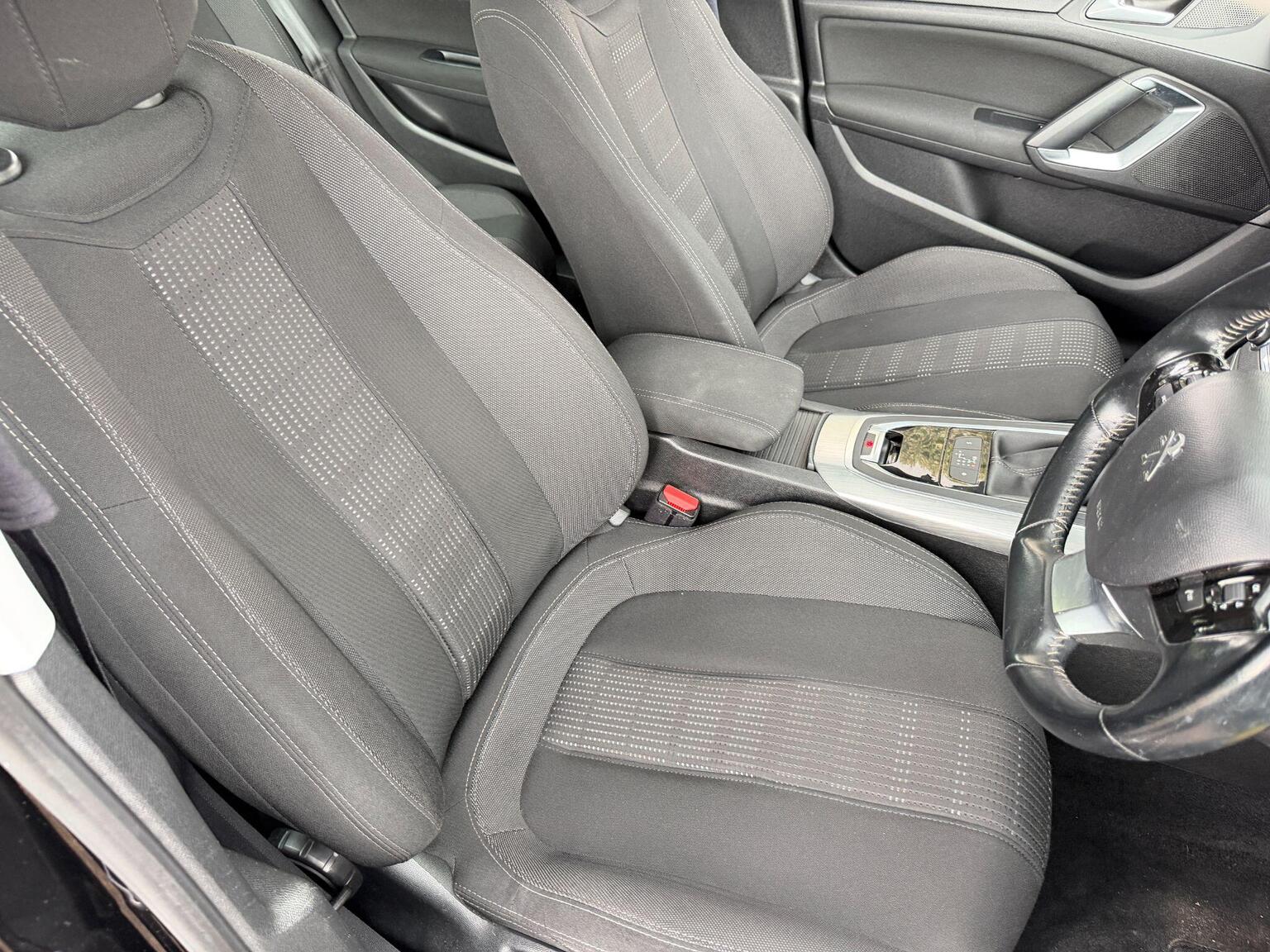 2017 Peugeot 308 image 29