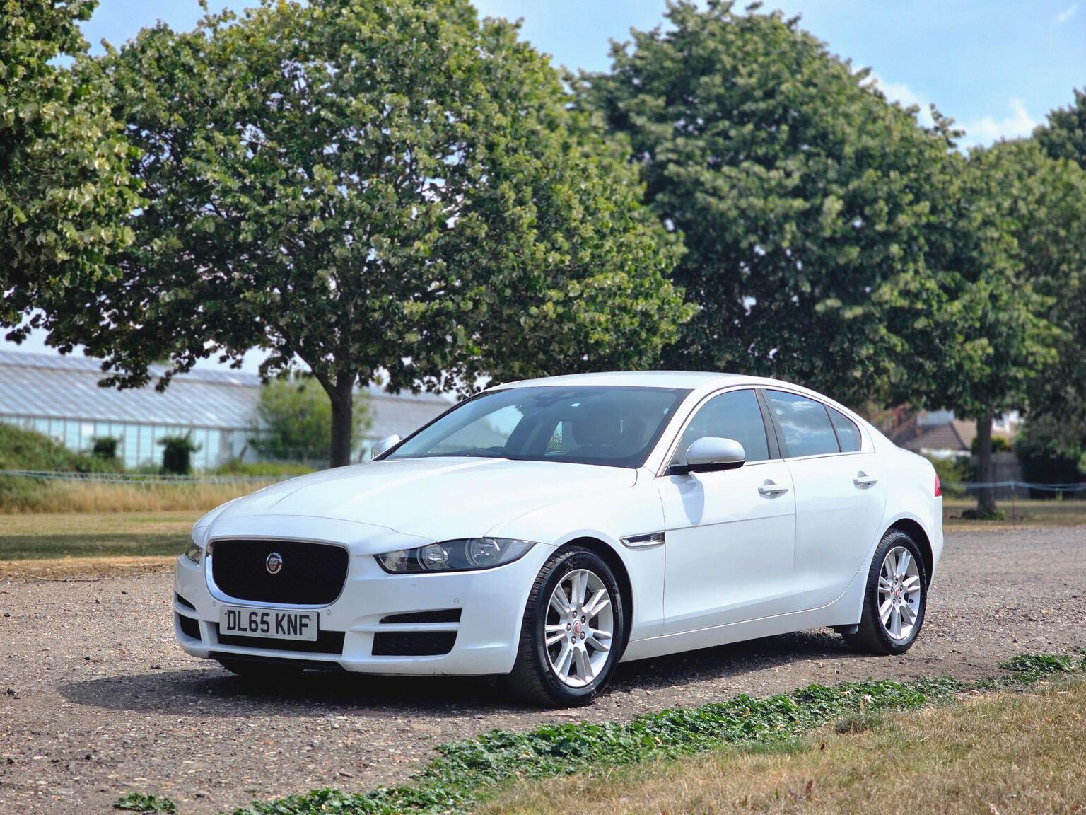 2016 Jaguar XE image 18