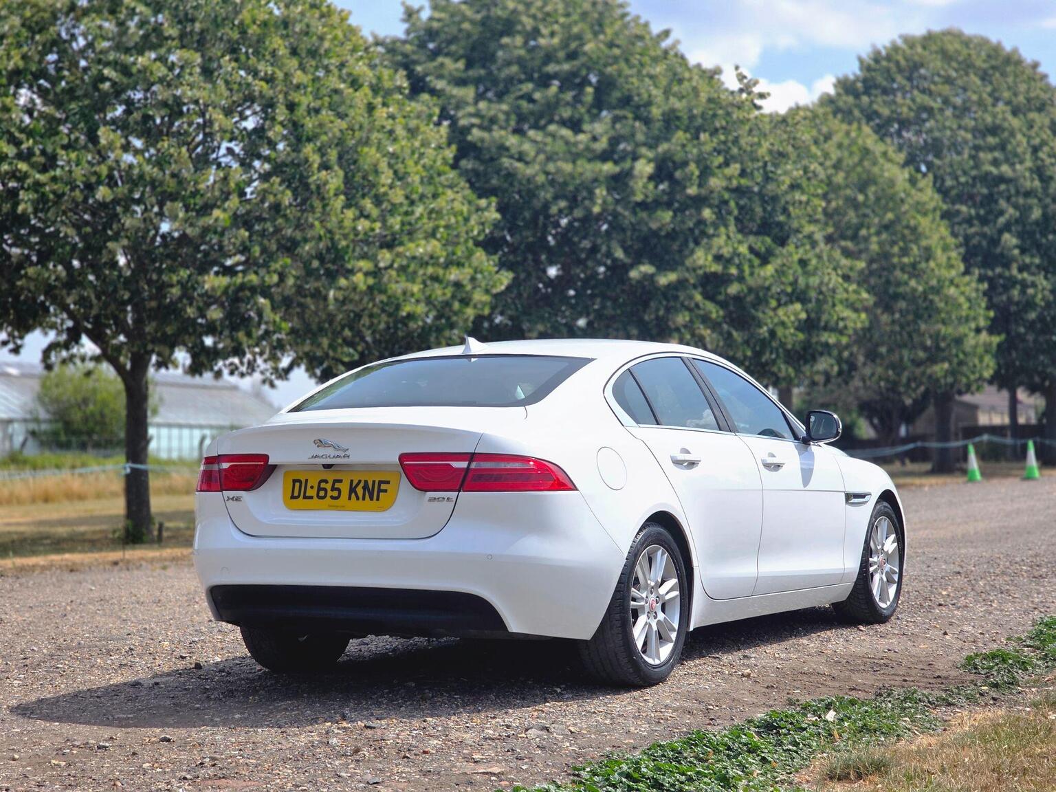2016 Jaguar XE image 8