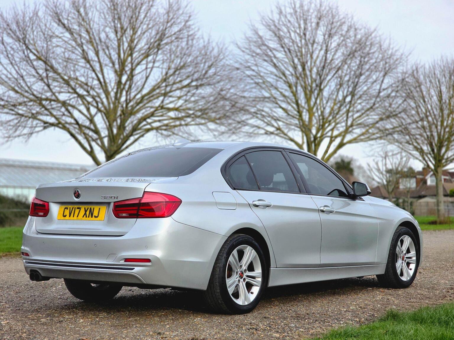 2017 BMW 3 Series image 6