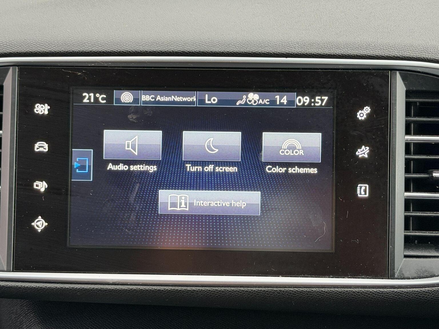 2017 Peugeot 308 image 45