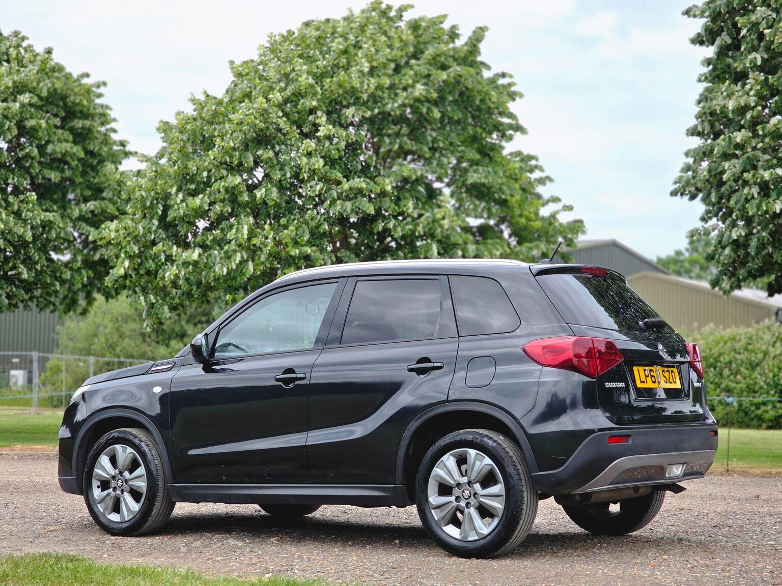 2019 Suzuki Vitara image 12