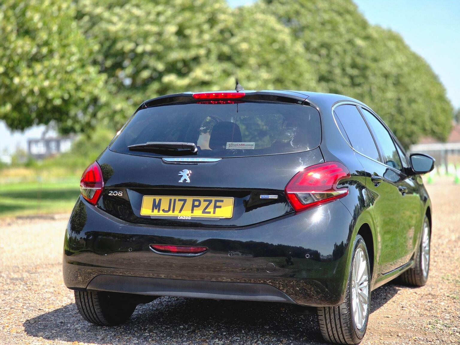 2017 Peugeot 208 image 8