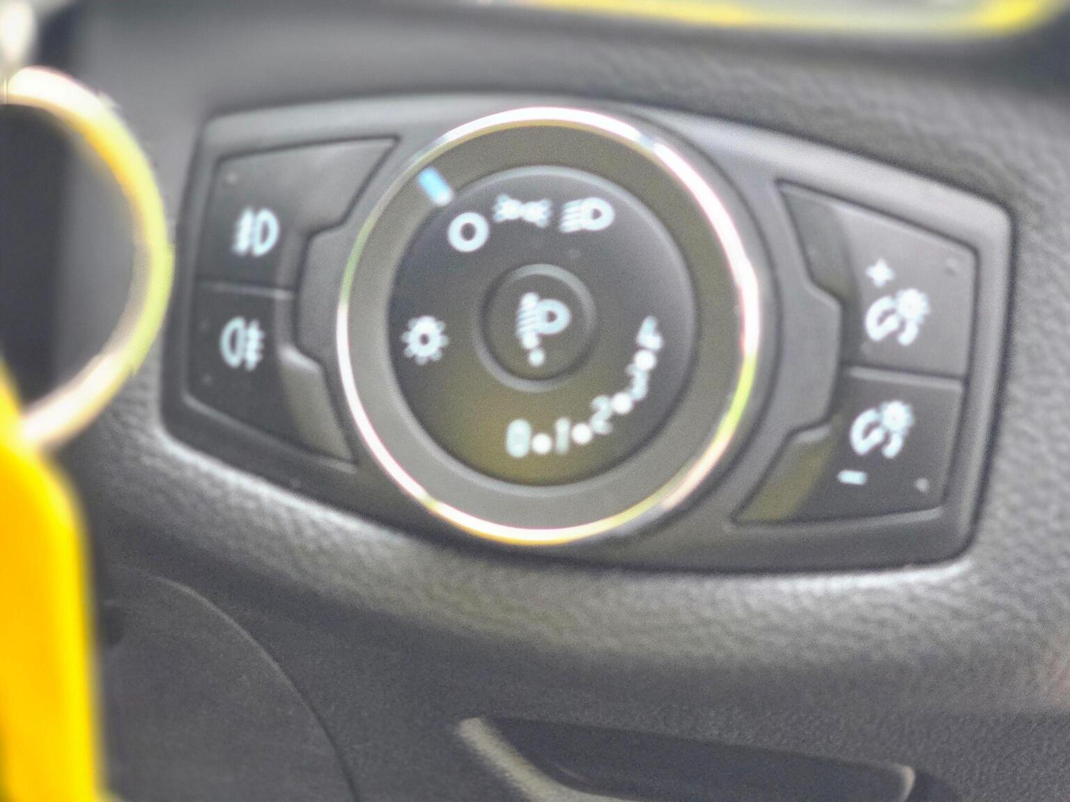 2015 Ford B-Max image 32