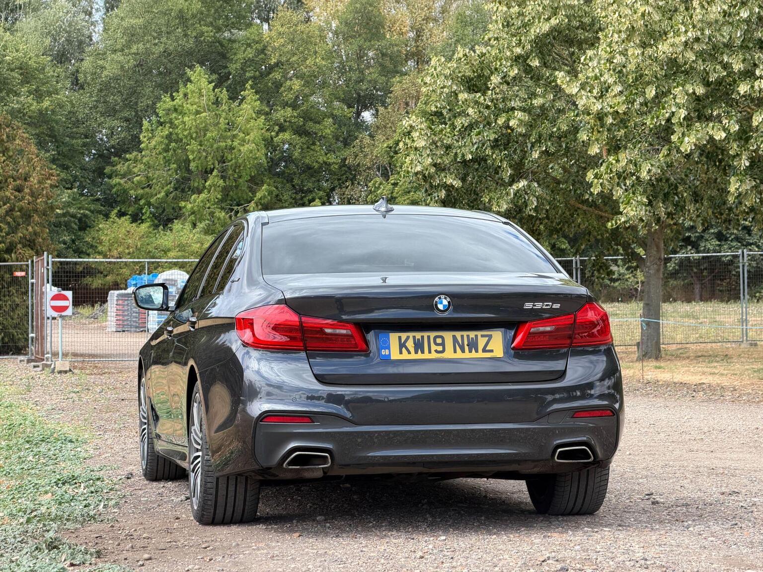 2019 BMW 5 Series image 12
