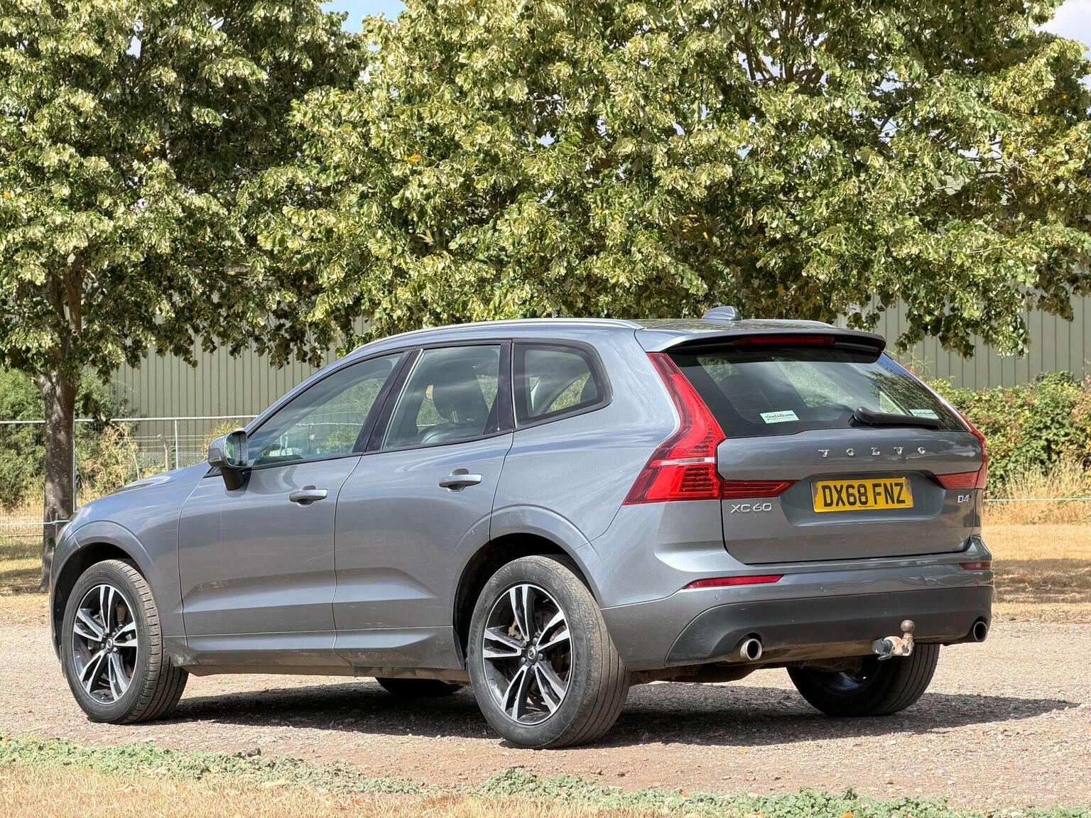 2018 Volvo XC60 image 12