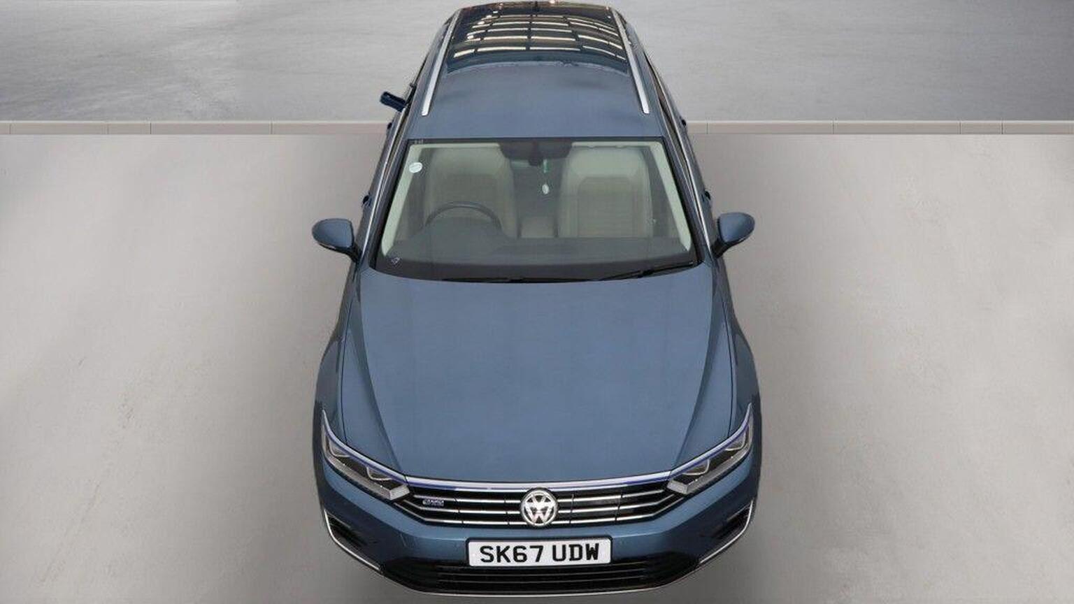 2017 Volkswagen Passat image 10