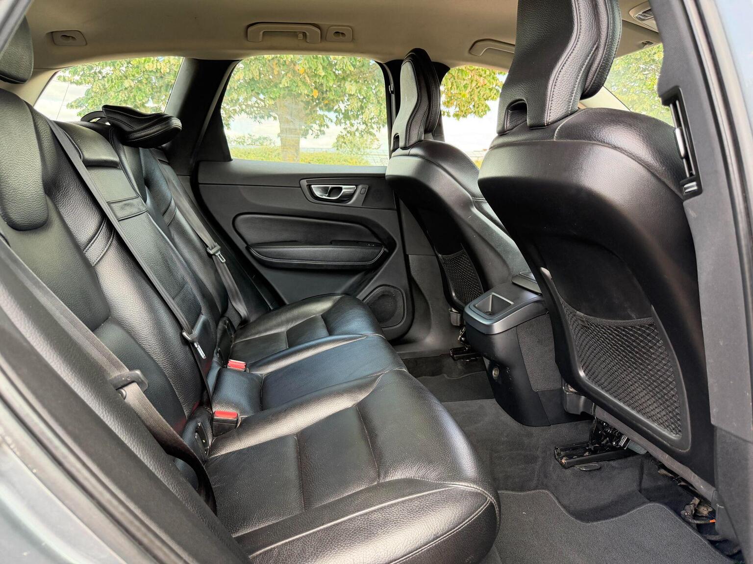 2018 Volvo XC60 image 22