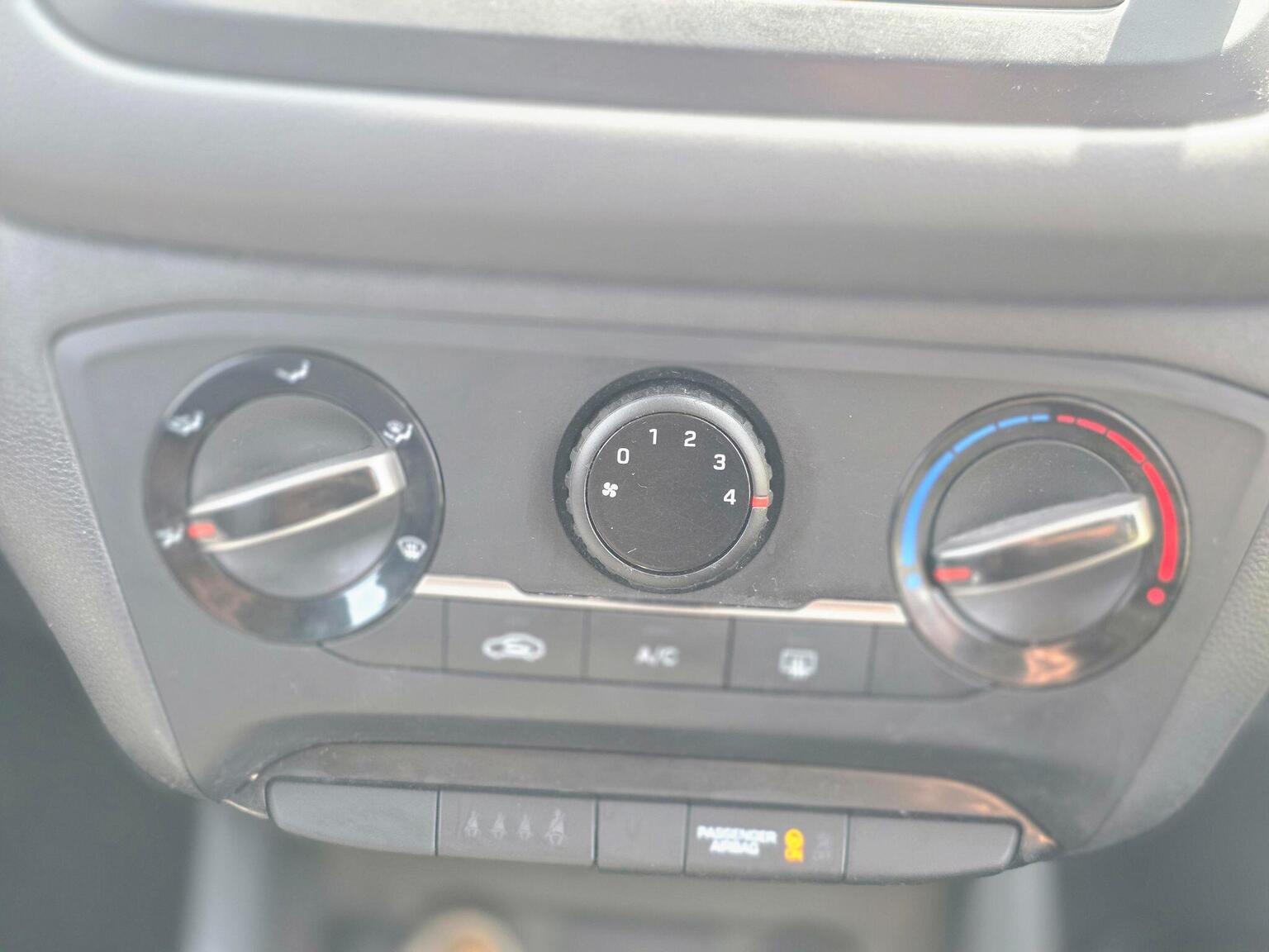 2018 Hyundai i20 image 37