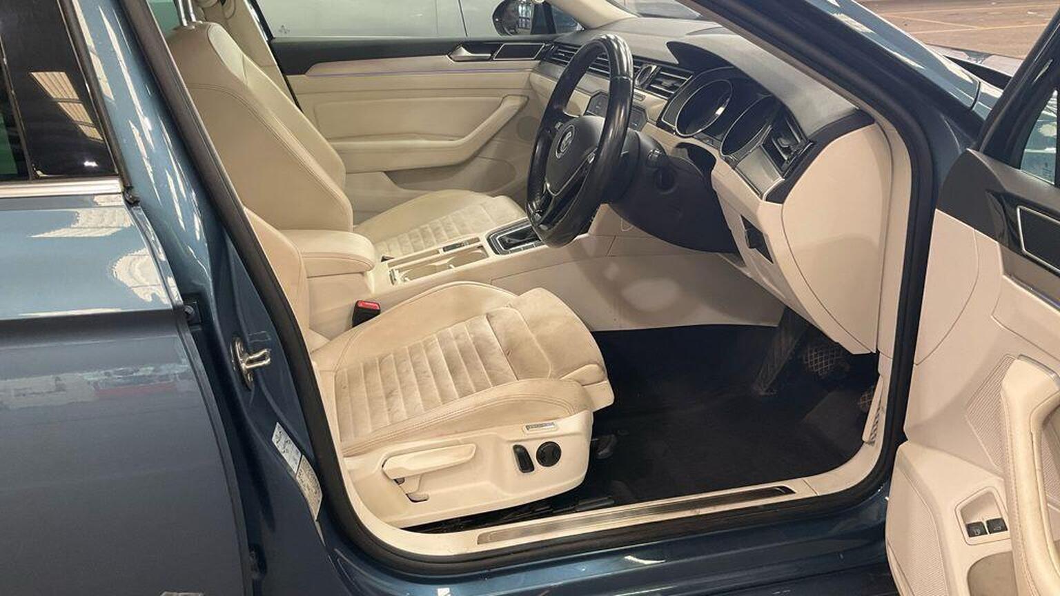 2017 Volkswagen Passat image 12