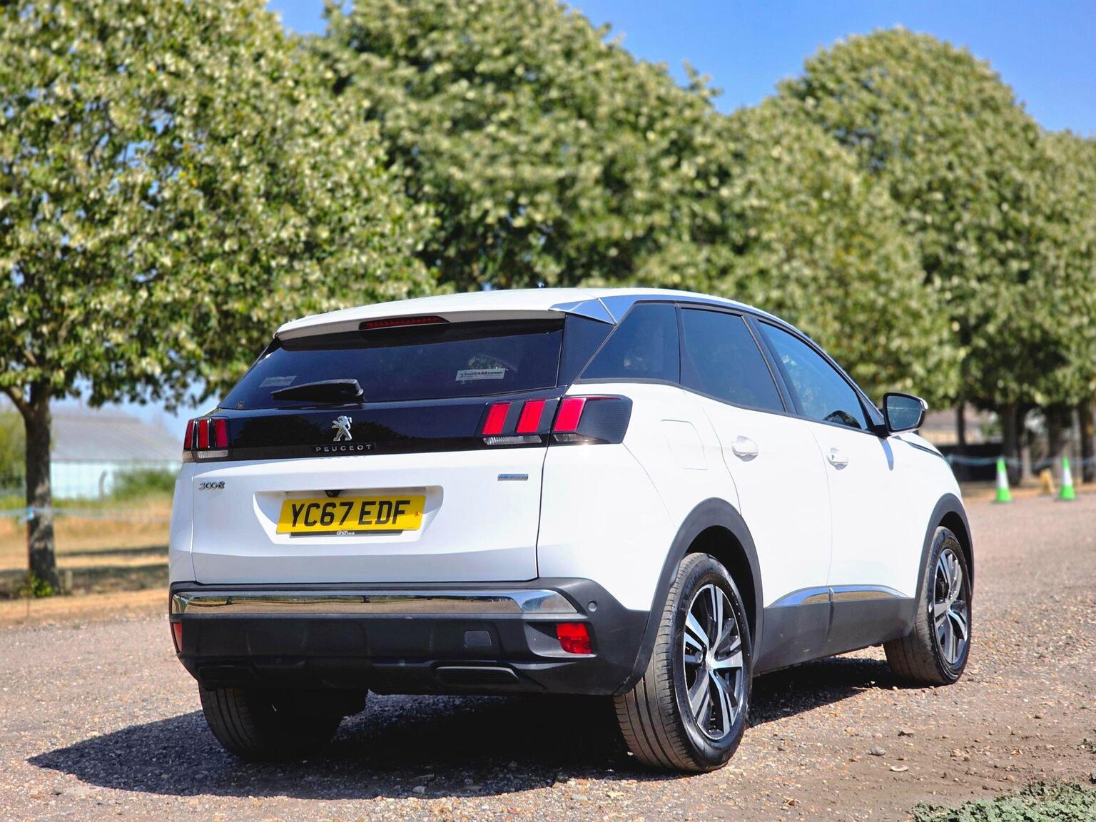 2017 Peugeot 3008 image 8