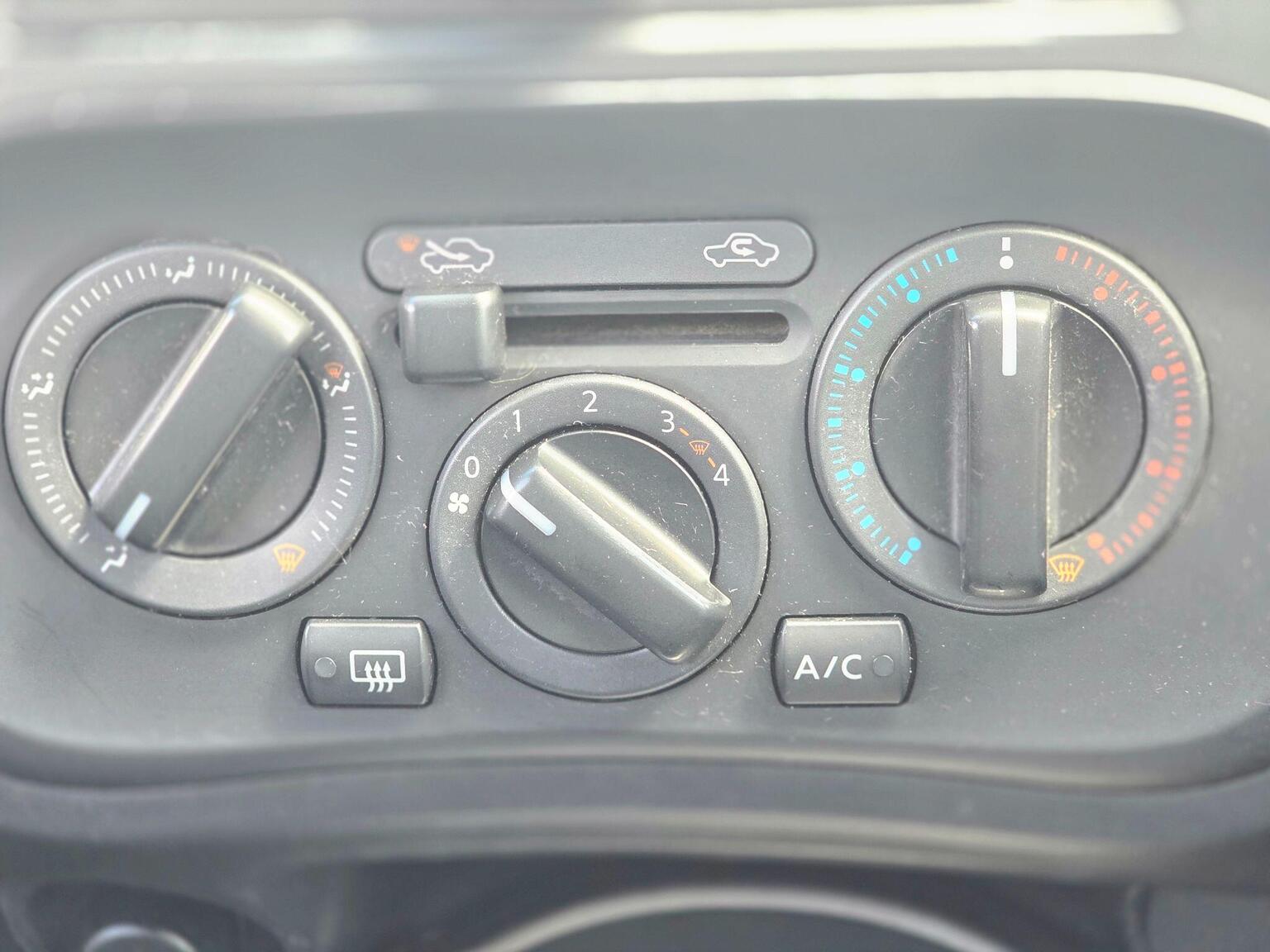 2014 Nissan Juke image 36