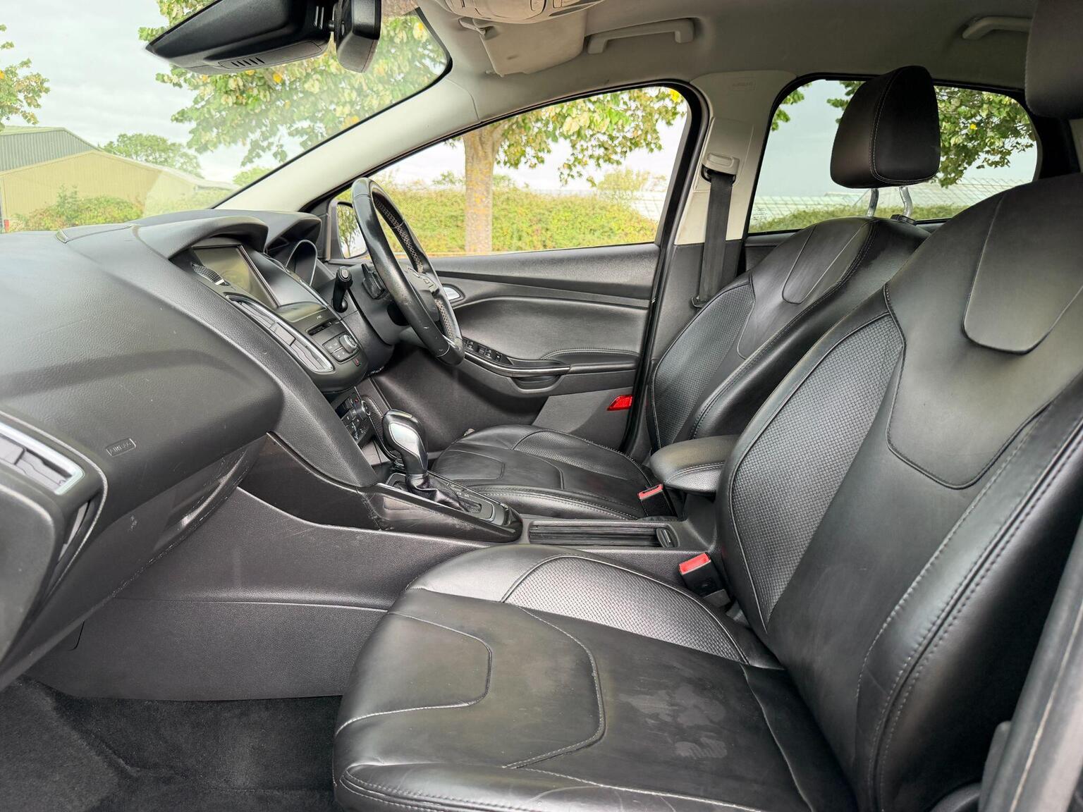 2016 Ford Focus image 25