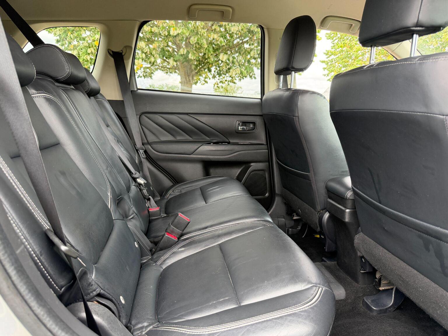 2018 Mitsubishi Outlander image 23