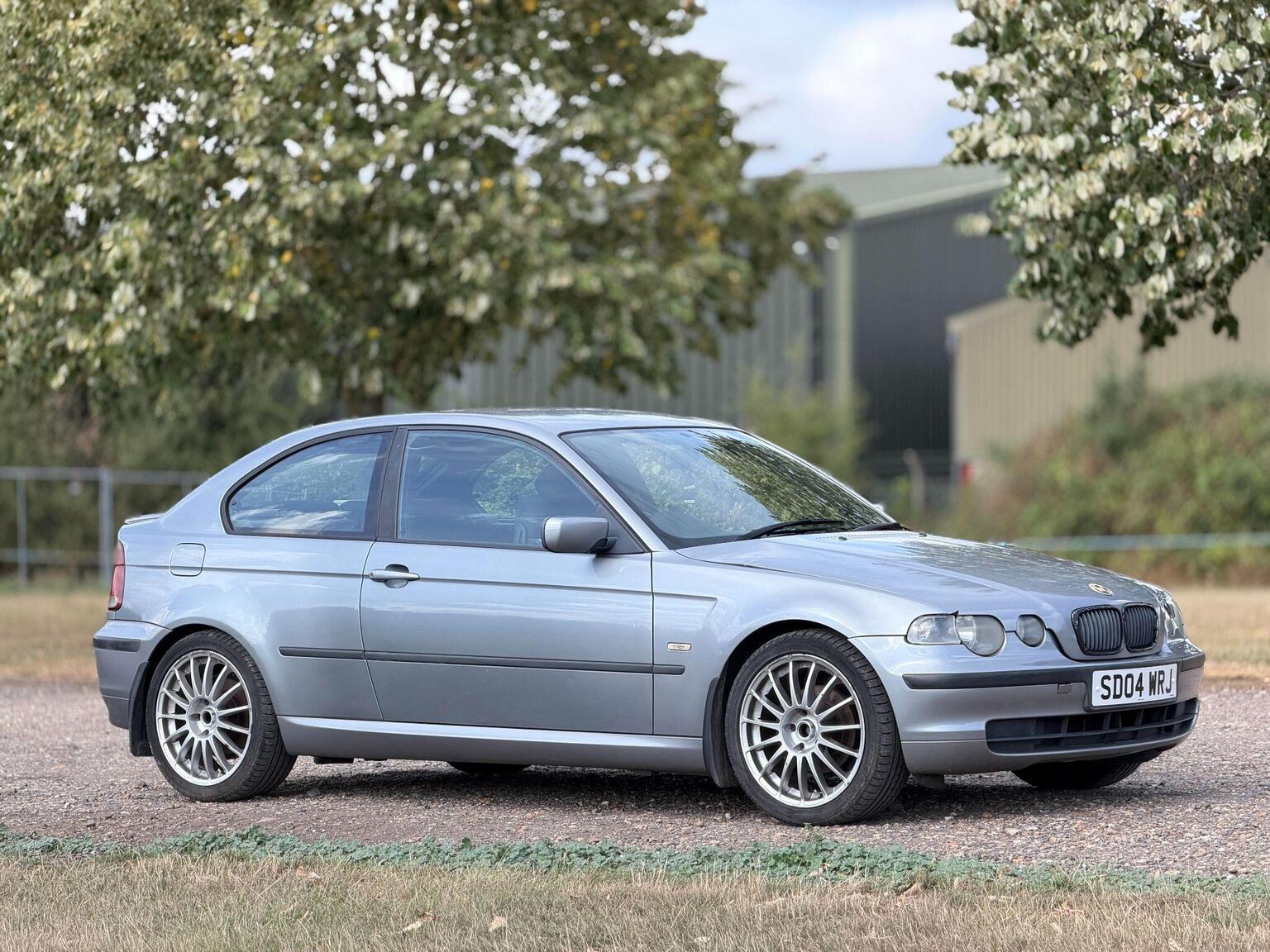 2004 BMW 3 Series image 2