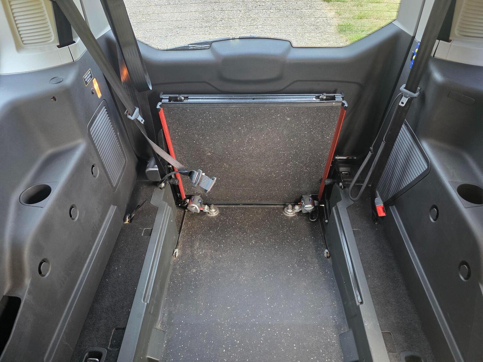 2017 Ford Grand Tourneo Connect image 53