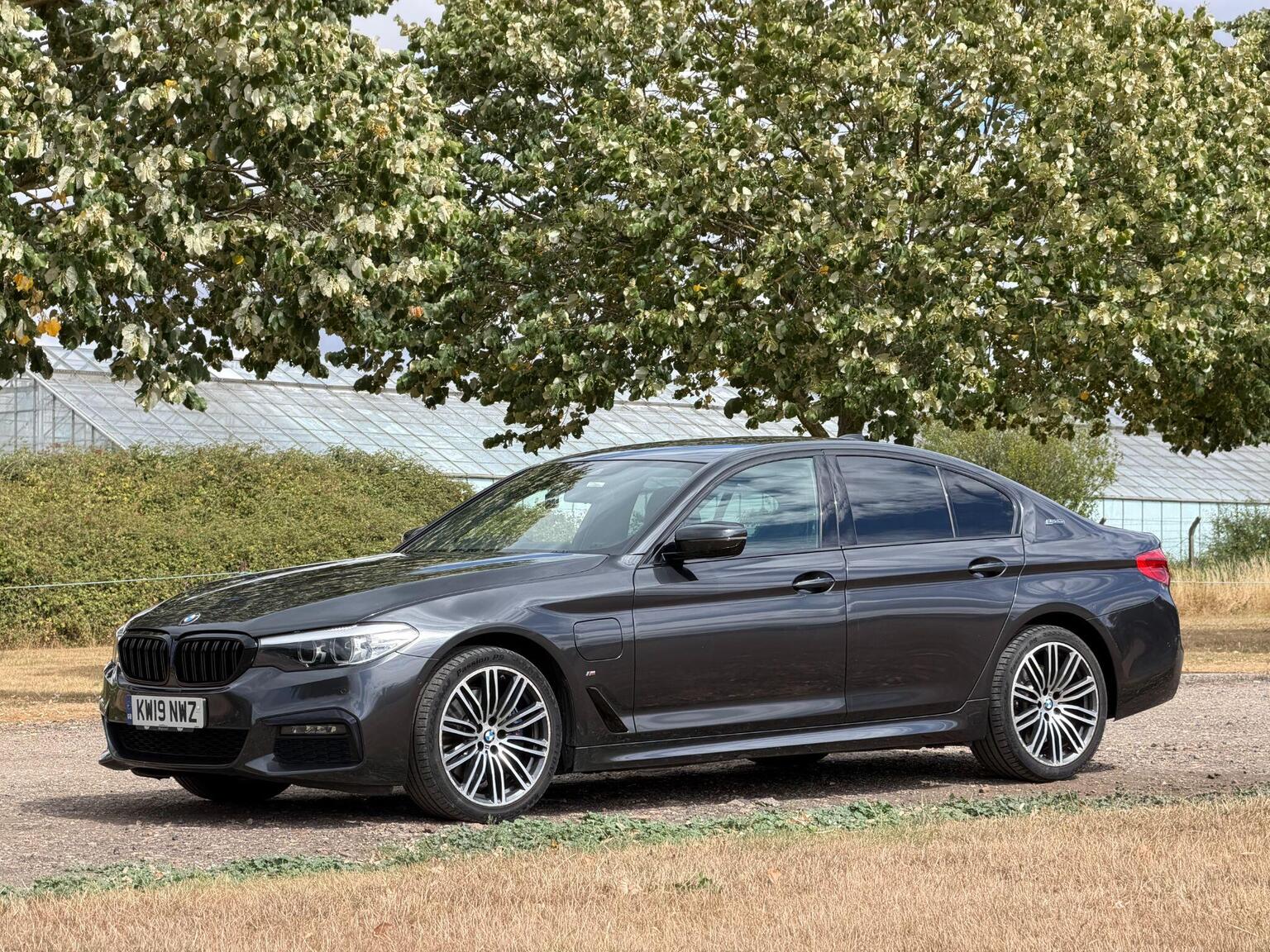 2019 BMW 5 Series image 19