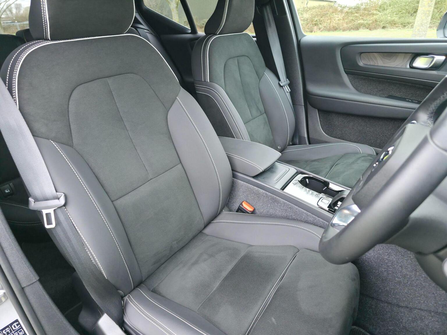 2024 Volvo EX40 image 24