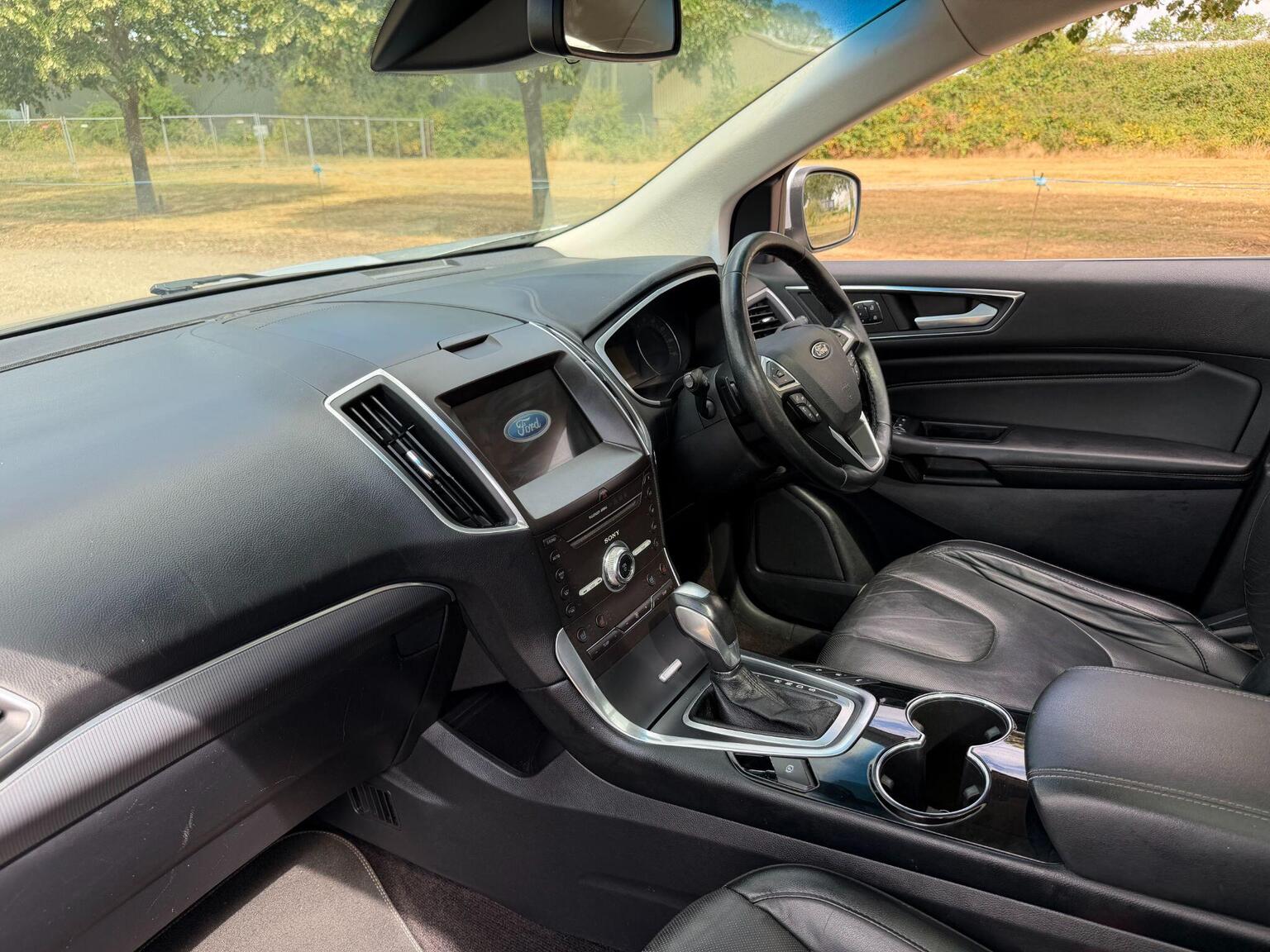 2018 Ford Edge image 31