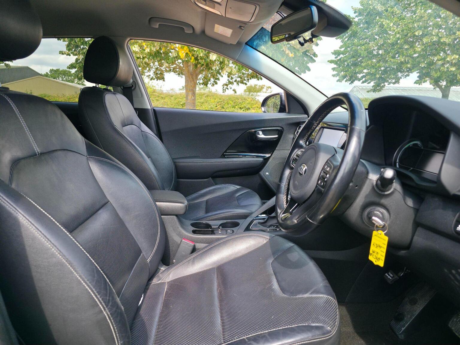 2017 Kia Niro image 23