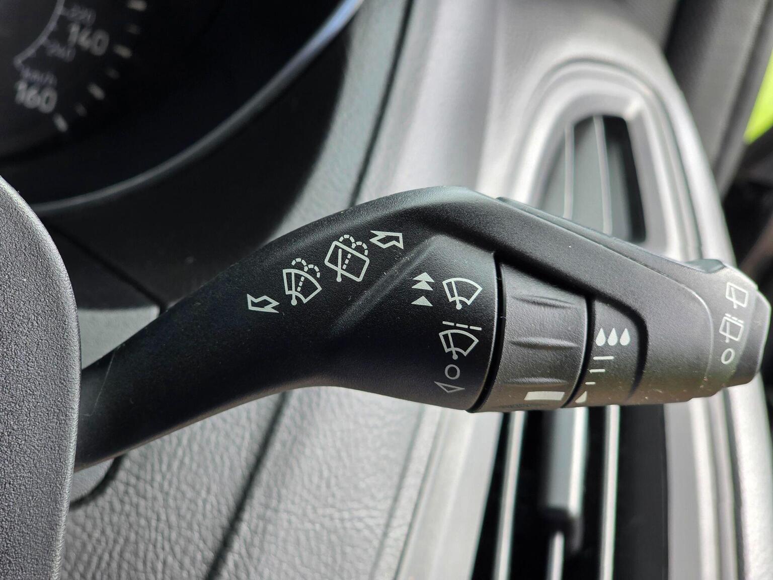 2018 Ford Focus image 40