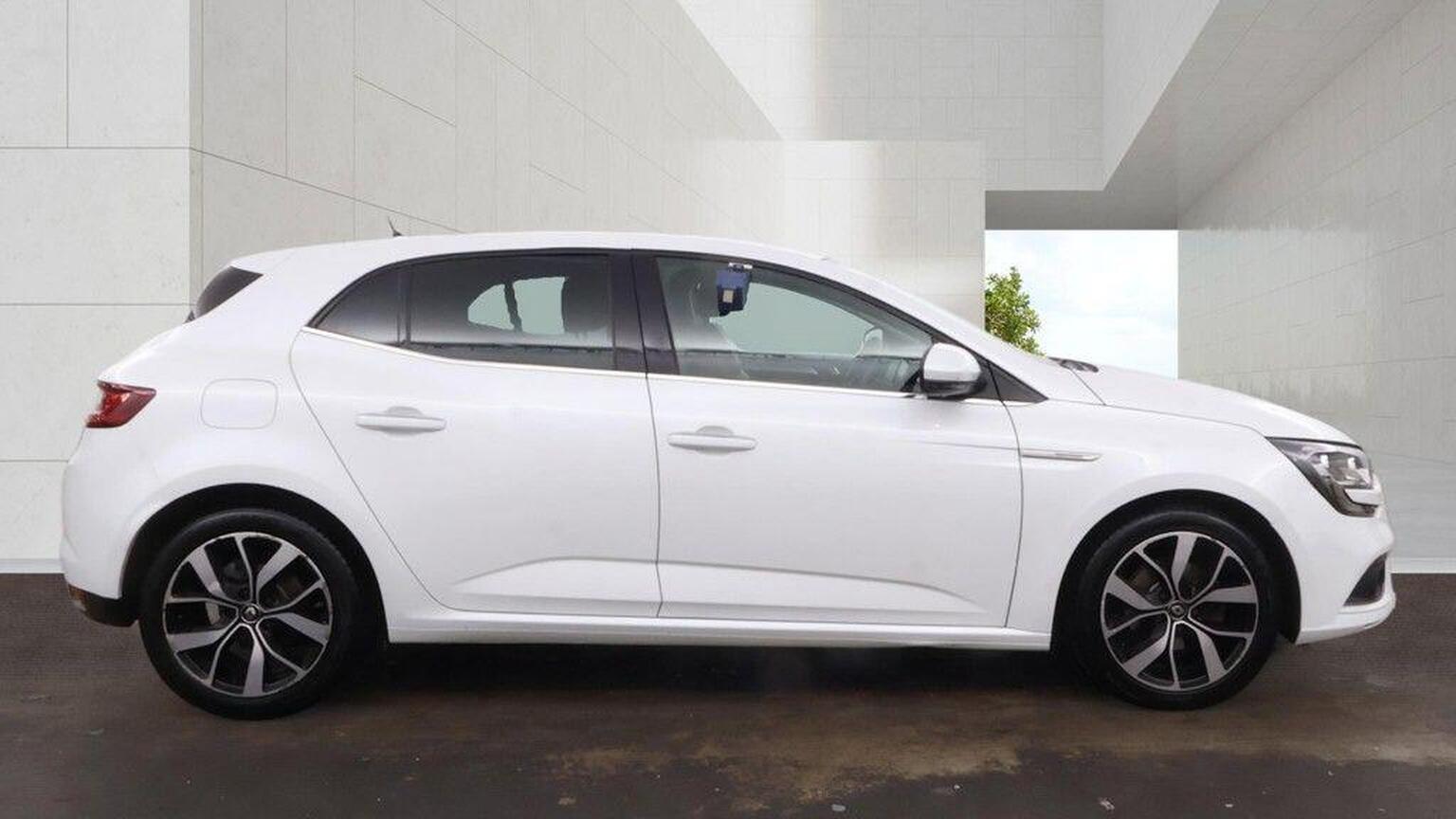 2019 Renault Megane image 2