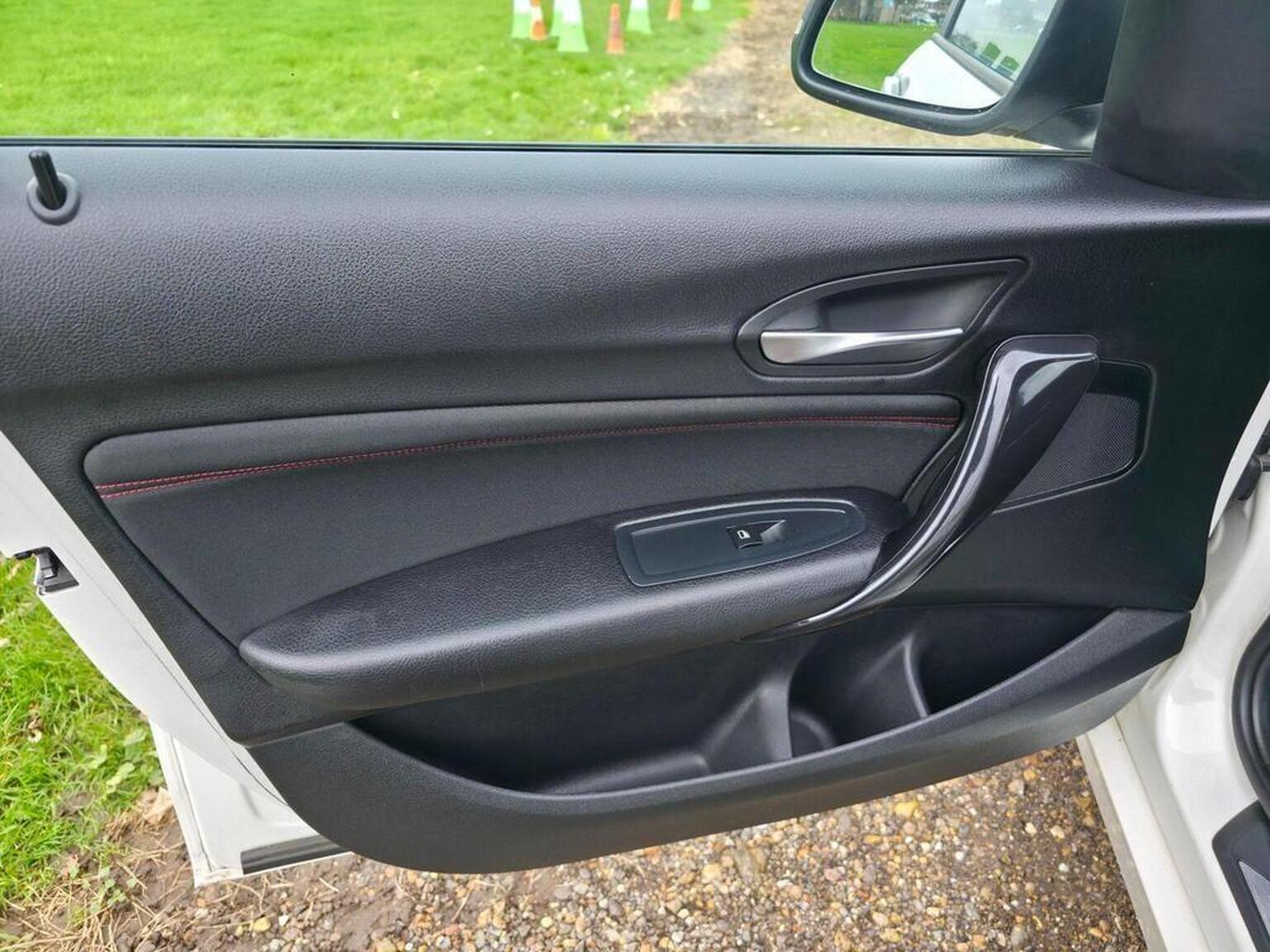 2013 BMW 1 Series image 41