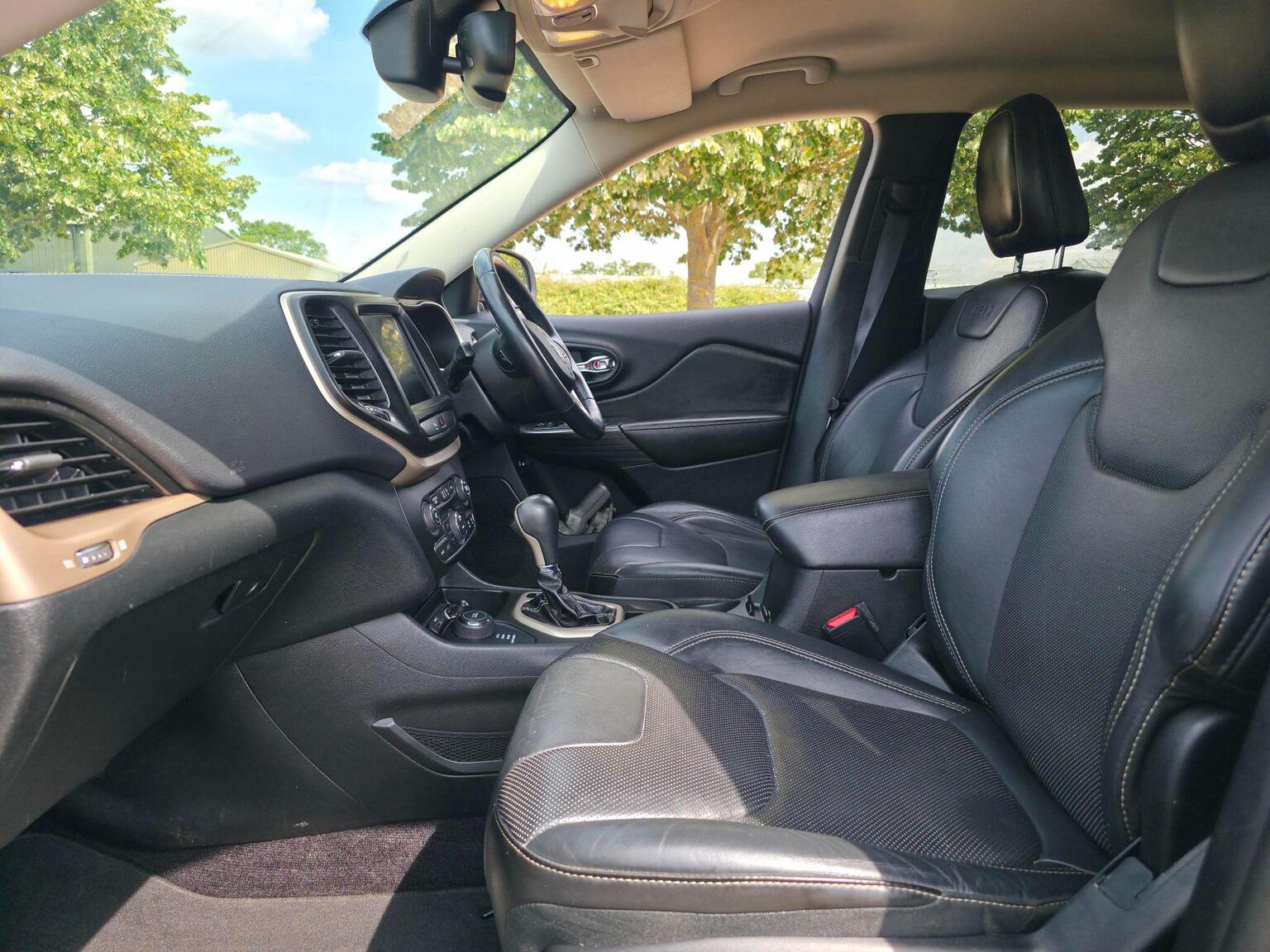 2016 Jeep Cherokee image 26