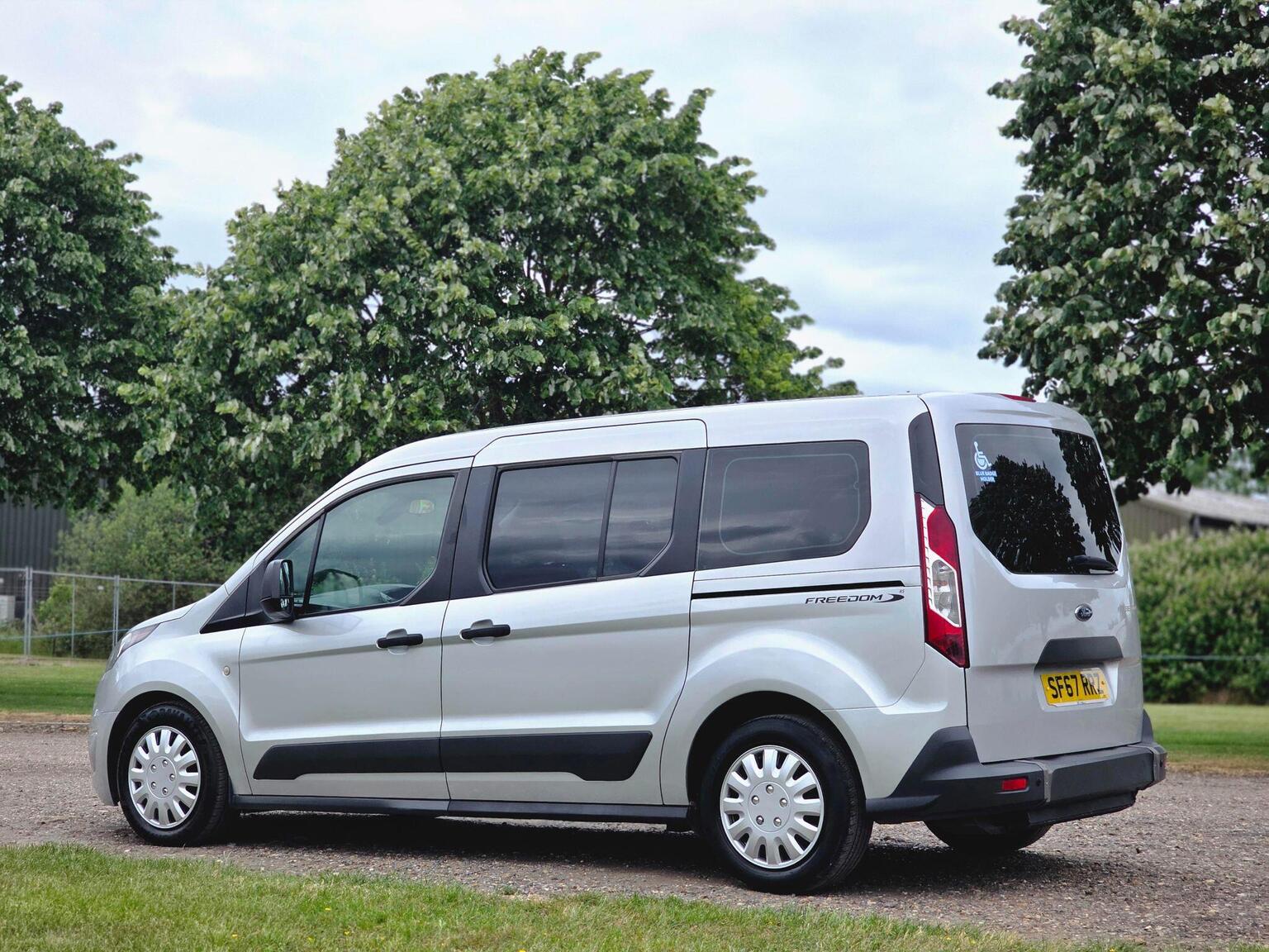 2017 Ford Grand Tourneo Connect image 13