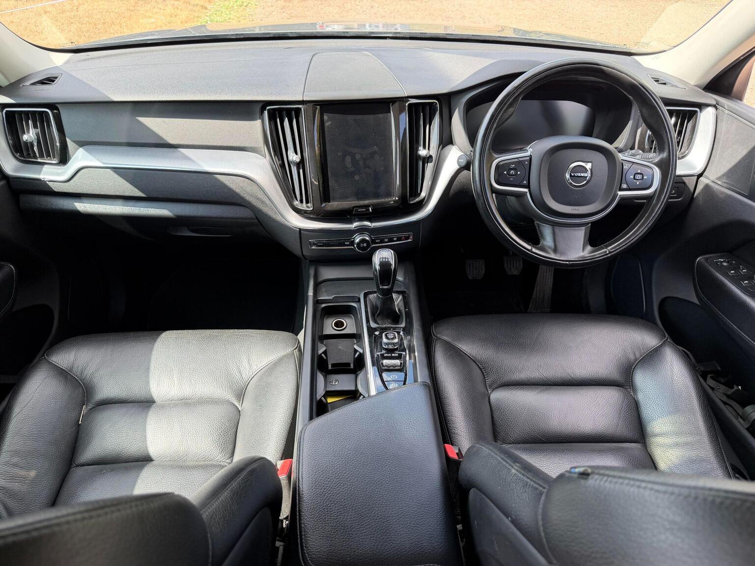 2018 Volvo XC60 image 30