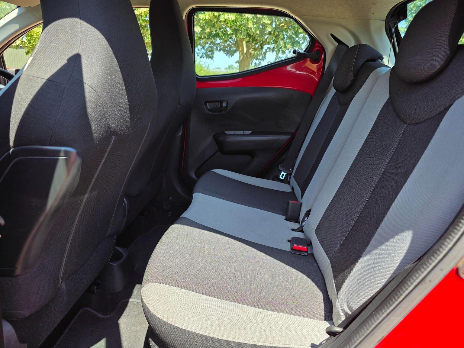 2015 Toyota AYGO image 28