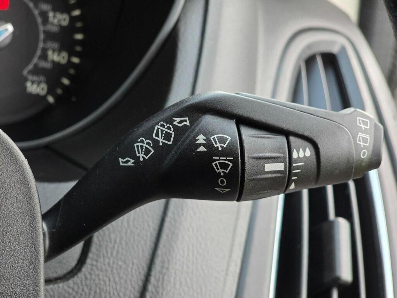 2017 Ford Focus image 40