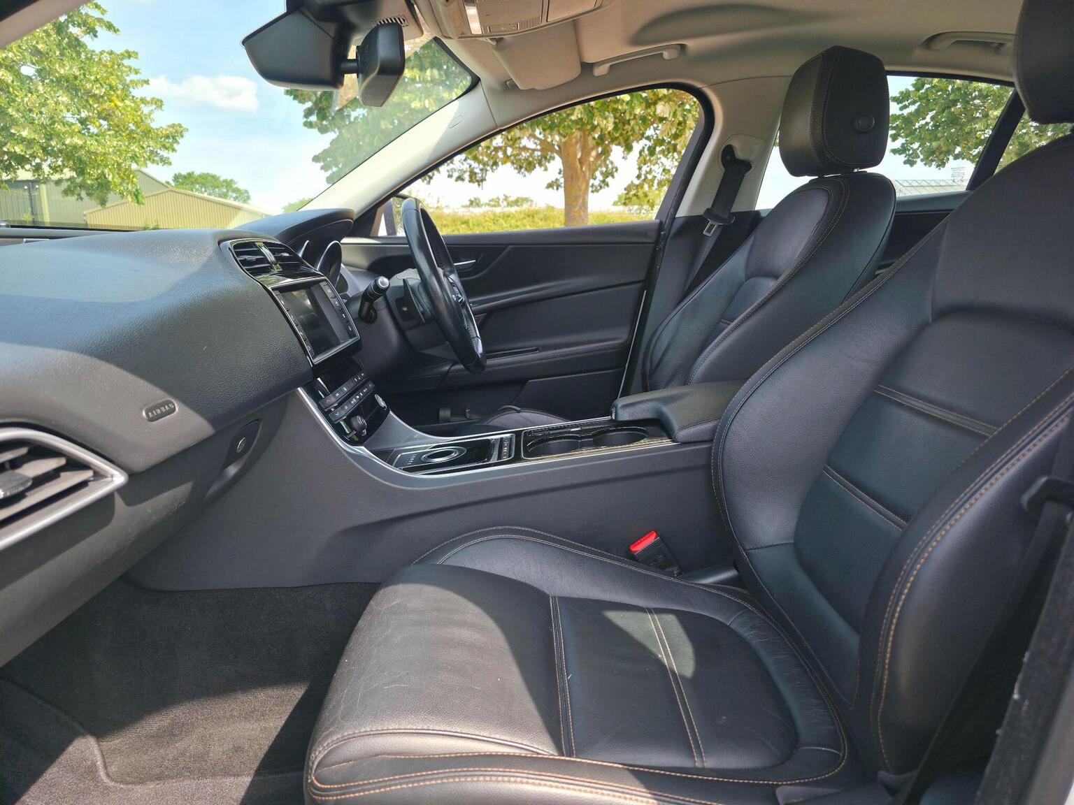2016 Jaguar XE image 26