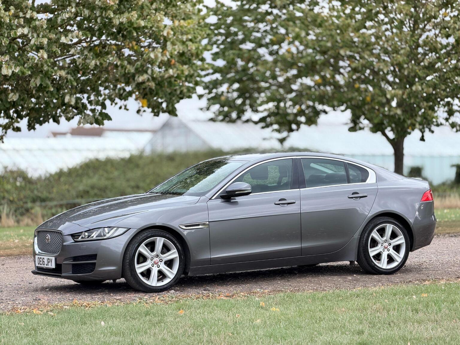 2016 Jaguar XE image 15