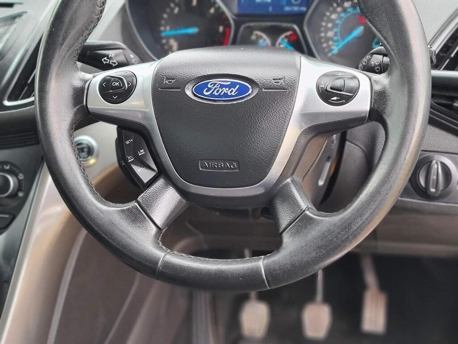 2015 Ford Kuga image 38