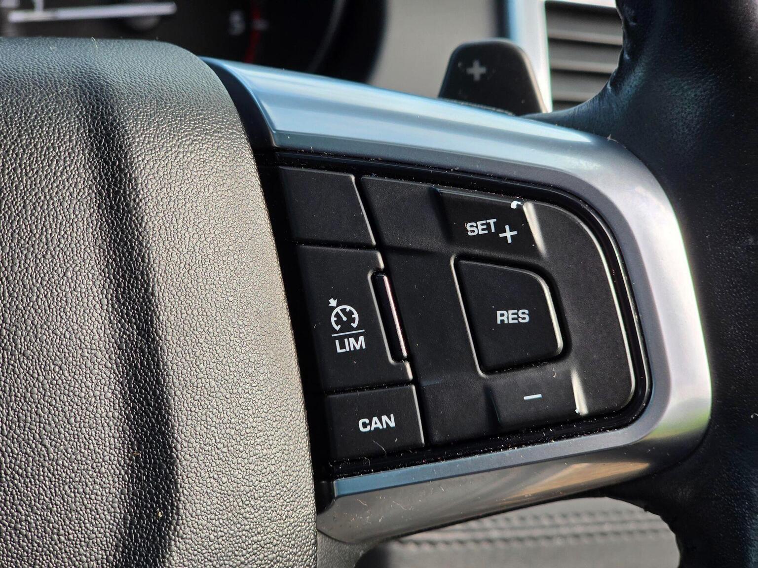 2018 Land Rover Discovery Sport image 43