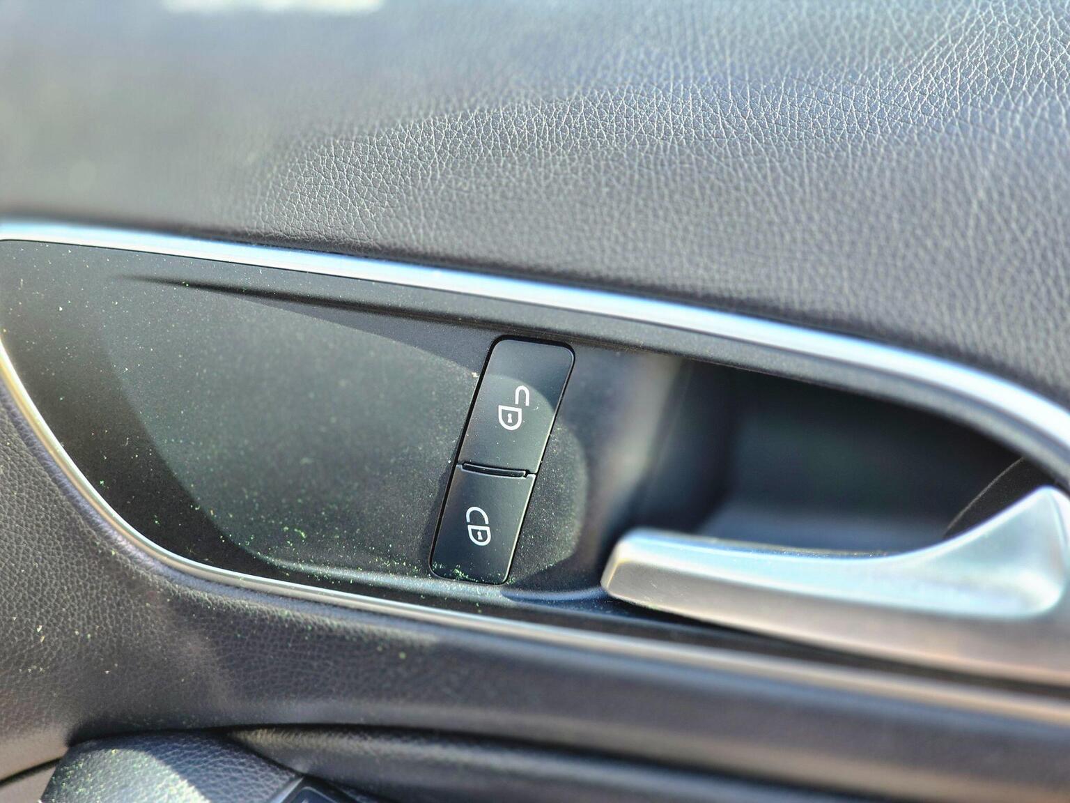 2016 Mercedes-Benz A Class image 35