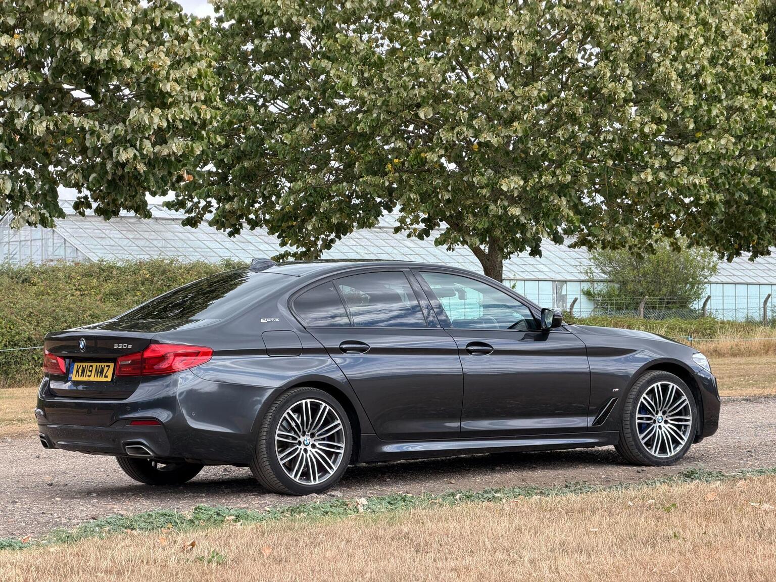 2019 BMW 5 Series image 7