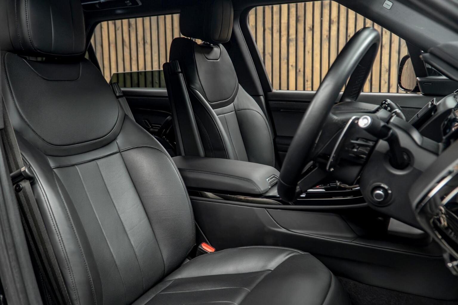 2024 Land Rover Range Rover Sport D300 Dynamic SE — photograph 2