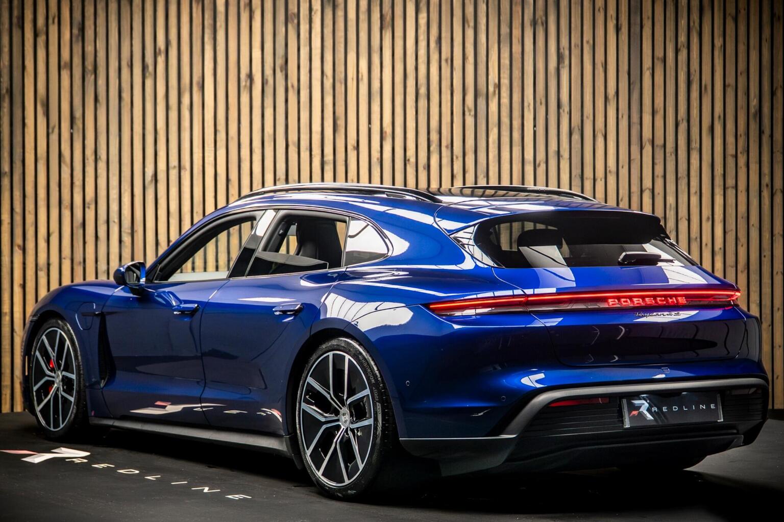 2024 Porsche Taycan Performance 4S Sport Turismo — photograph 3