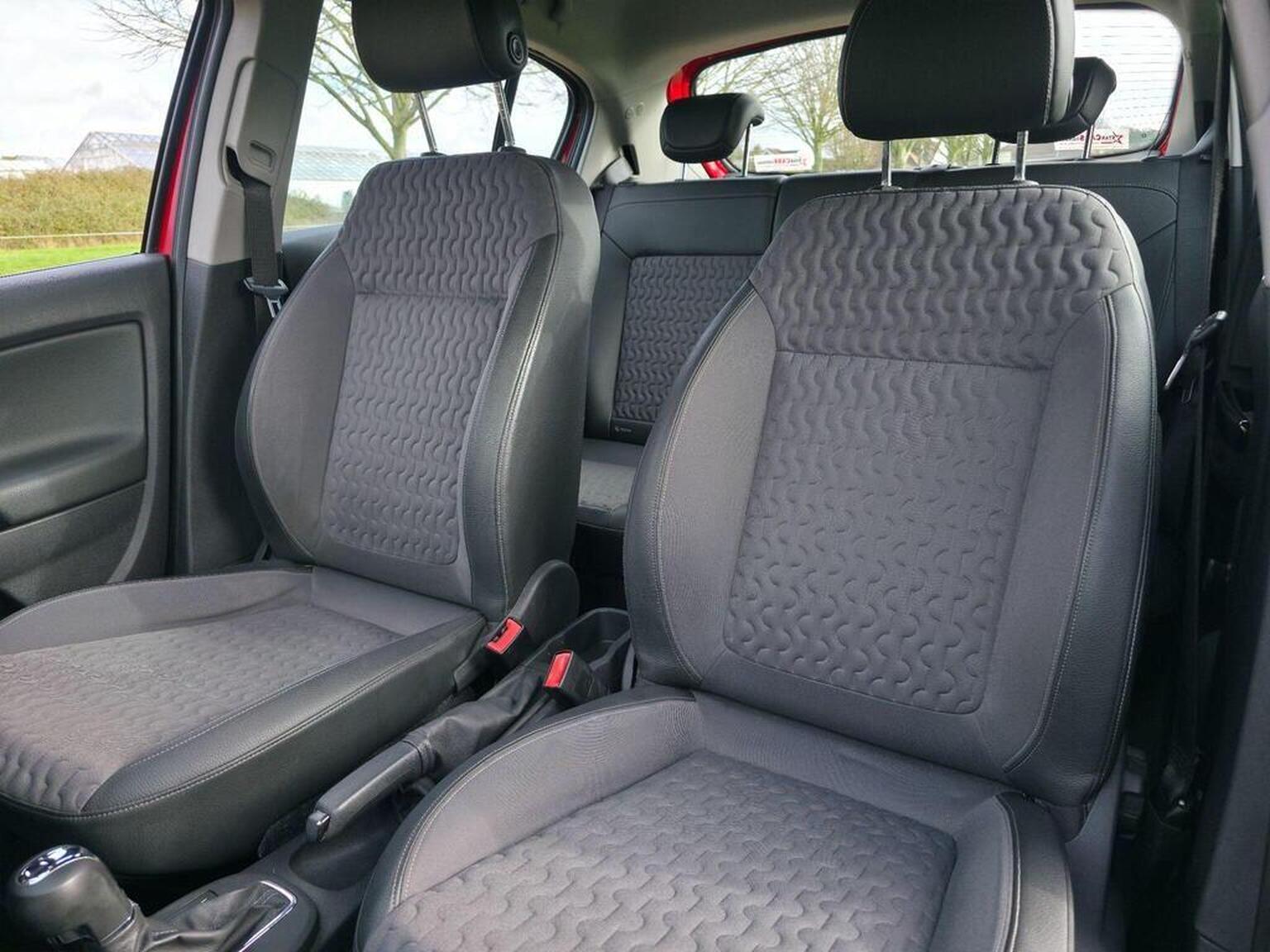 2013 Vauxhall Corsa image 25