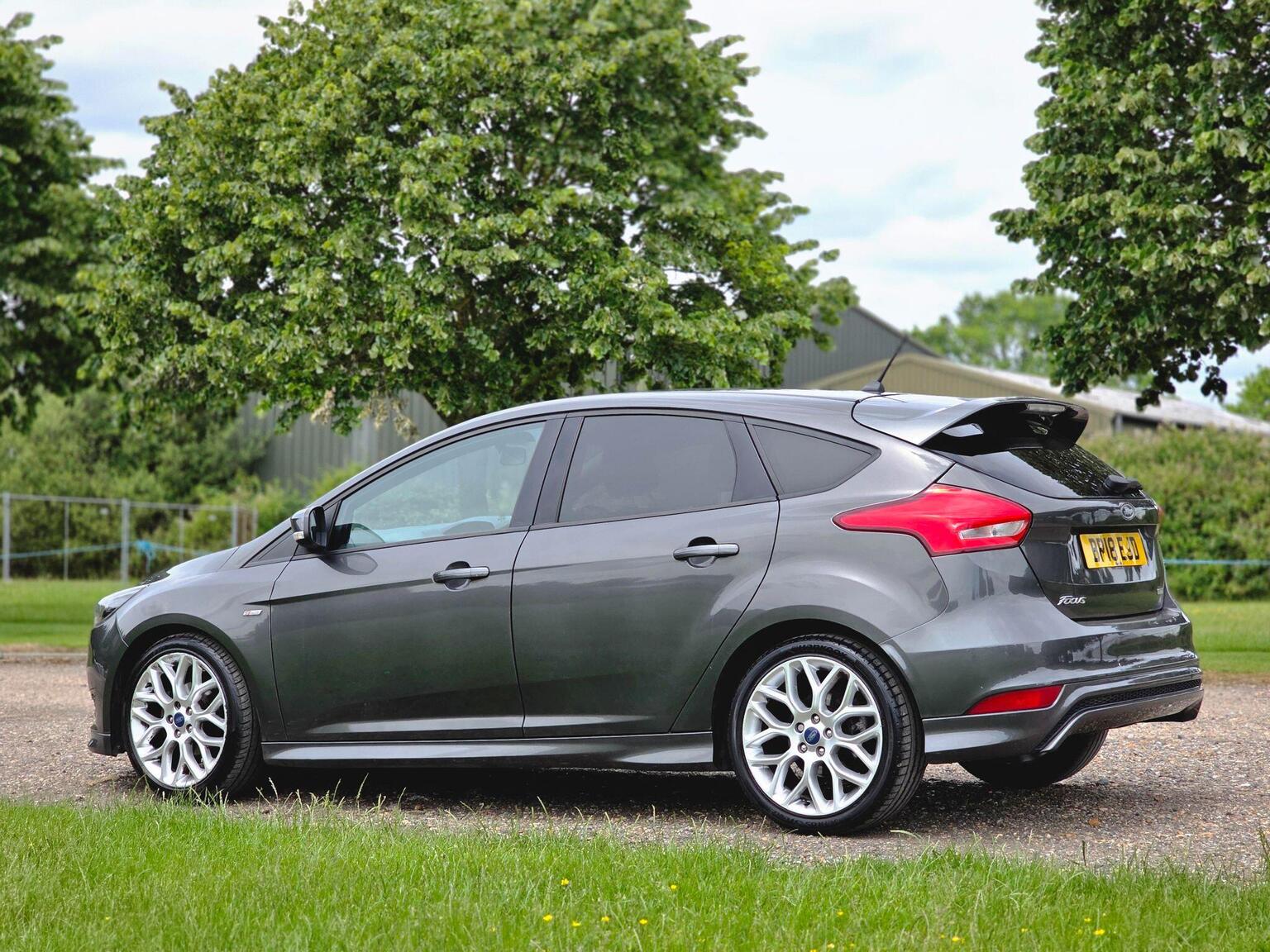 2018 Ford Focus image 12