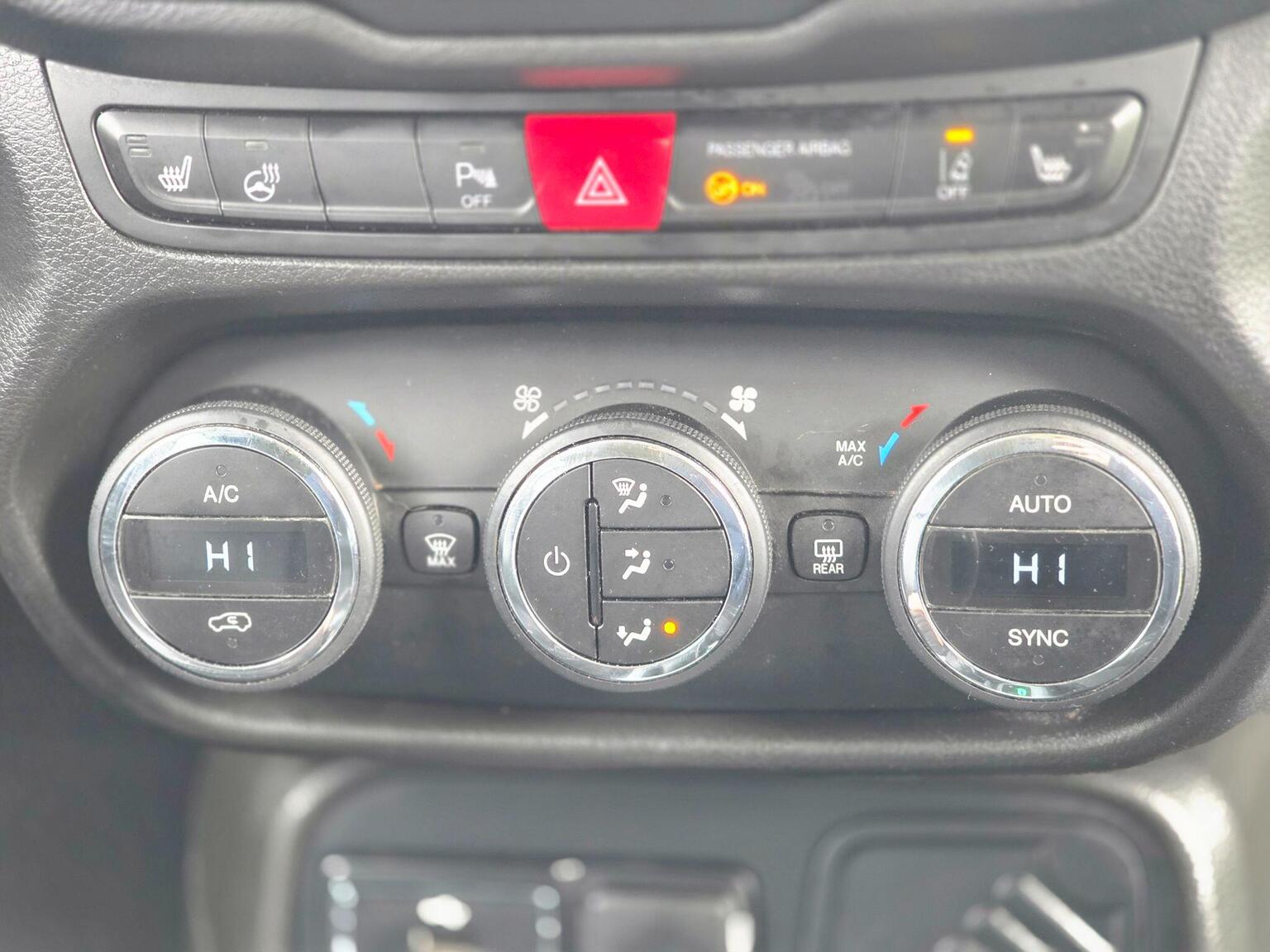 2017 Jeep Renegade image 44